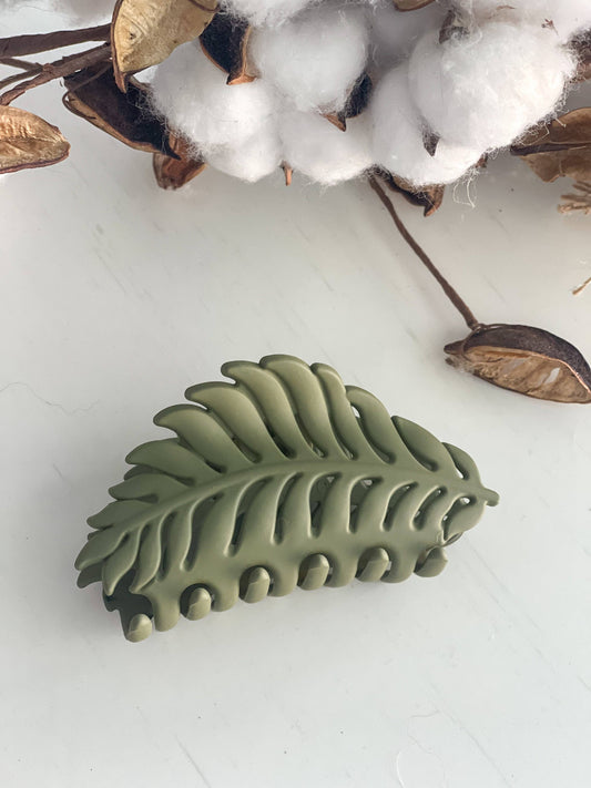 Our Leaf Hair Claw is the perfect addition to your upcoming Fall wardrobe! These measure approximately 3.5" wide and come packaged in plastic wrap. 