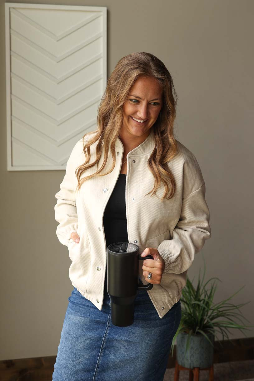 Stay chic in your fall/winter style with this Beige Baseball Collar Snap Button Jacket. Trendy and effortless, this layering jacket will have you quickly heading out the door in style. Stay chic and in love with fashion with this must-have piece— WITH  Pockets! Classy Closet Cute Fall Jacket for Moms