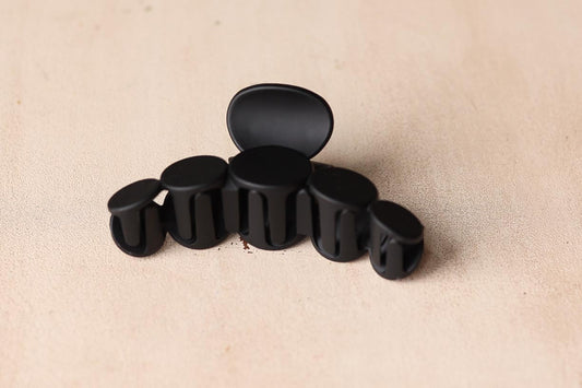 Black 5 Circle Frosted Claw Clip