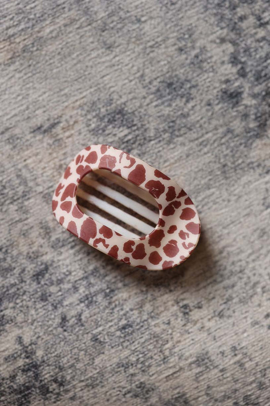 Introducing our new Brown Oval Hair Clip! Add a touch of fun and style to your hair with this trendy, oval-shaped hair clip featuring an animal print design. Stand out with this new unique and versatile hair accessory. Classy closet modest fashion for fall winter 2024 women's outfits