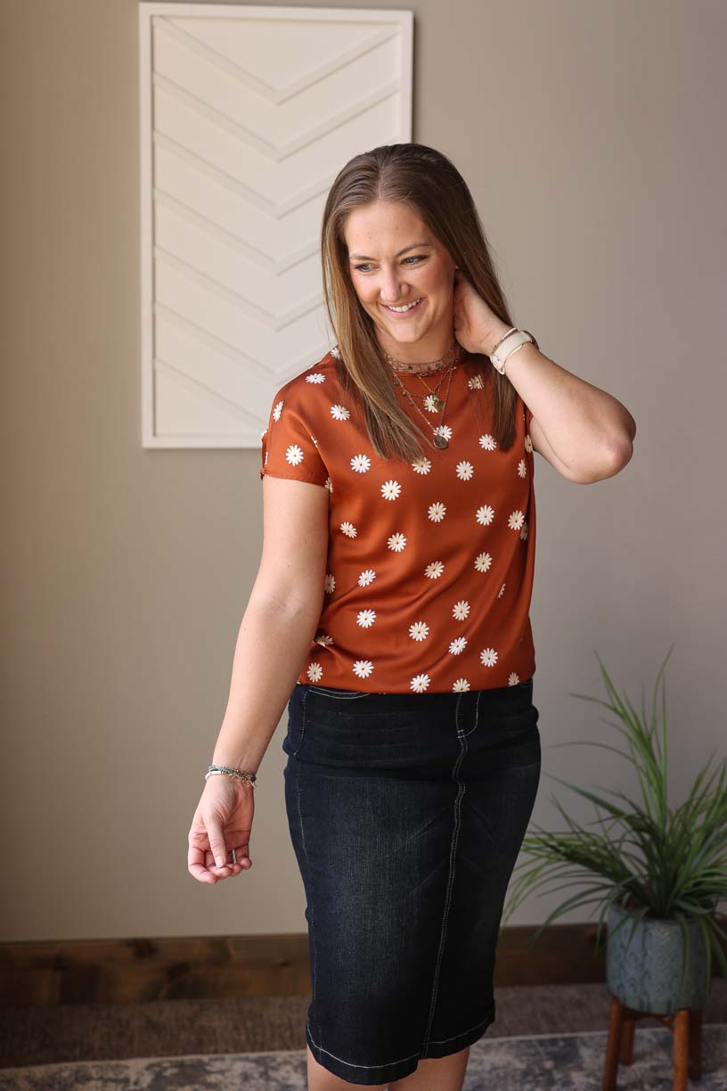 Chestnut Daisy Print Top; S, M, XL