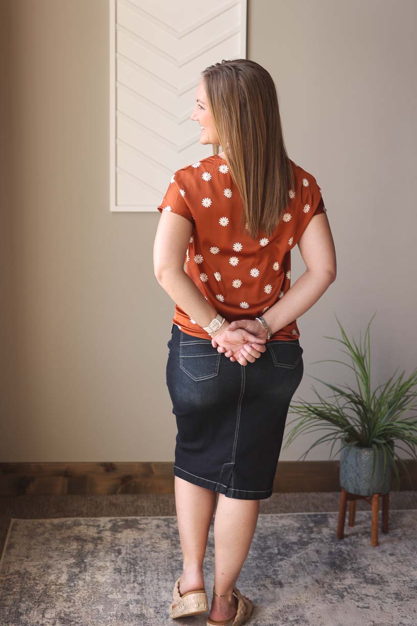 Chestnut Daisy Print Top; S, M, XL