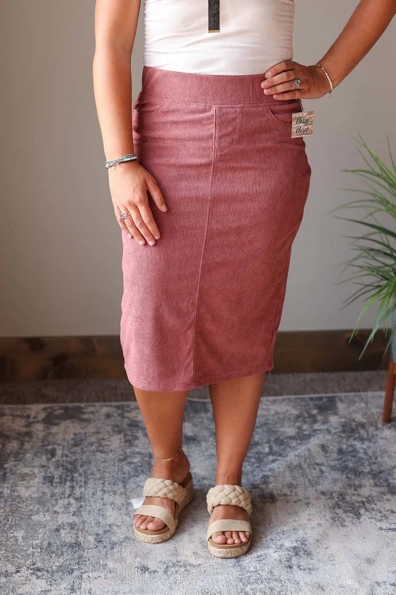 Introducing our Chestnut Corduroy Elastic Waist Skirt - cute, comfy, and perfect for everyday wear! The elastic waistband adds versatility, making it easy to dress up or down. Say hello to your new go-to skirt! Classy Closet online modest skirt boutique for women's fashion