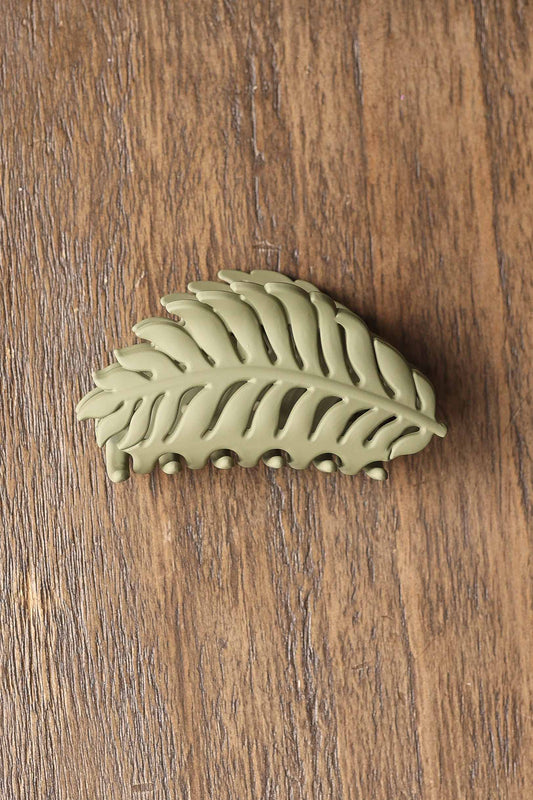 Our Leaf Hair Claw is the perfect addition to your upcoming Fall wardrobe! These measure approximately 3.5" wide