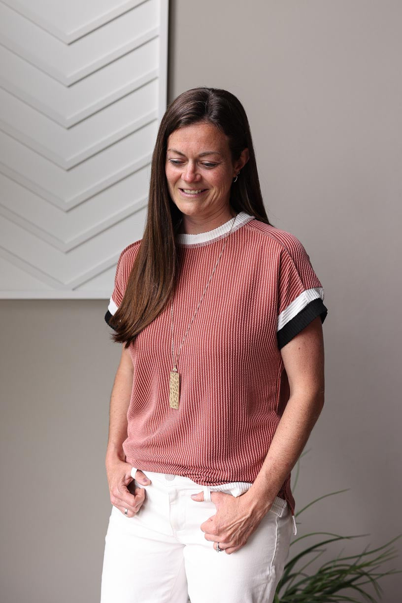 Coffee Mocha Textured Contrast Trim Top; M, XL