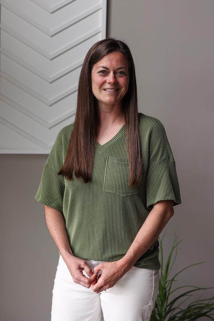 This super cute jungle green V-neck top is perfect for everyday wear or dressing up for work. The corded fabric detail adds a fun texture, while the front chest pocket and dropped shoulder seam details add a touch of style. Perfect for effortless and versatile looks. Classy Closet modest clothing for women with our online boutique by Rock Valley Iowa