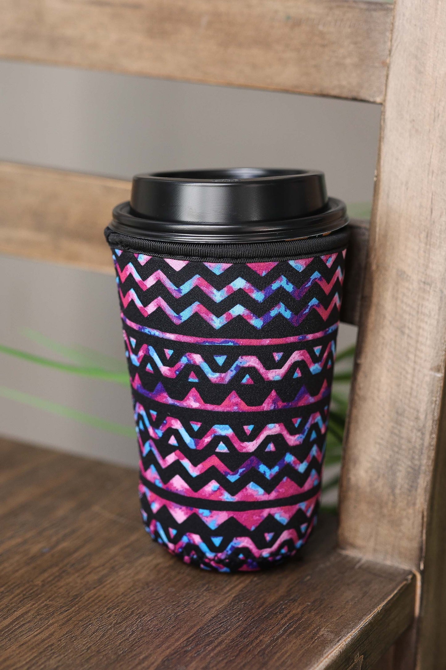 Save those hands holding those cold iced coffees! They are made of neoprene and are the perfect little beverage holders for the Summer or anytime! Fits Dunkin 24oz and Starbucks Venti or shown here with a 16oz to-go cup.