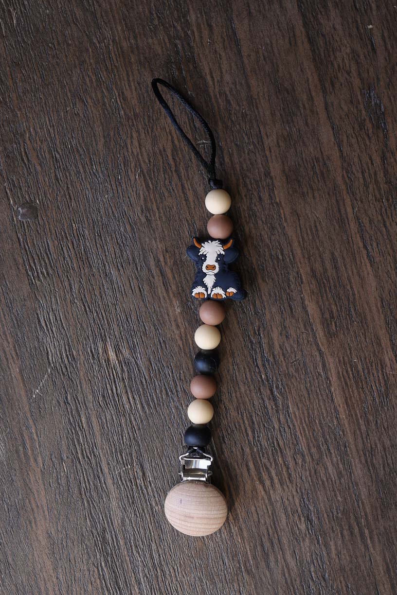 Highland Cow Neutral Silicone Bead Paci Clip
Great baby gift!