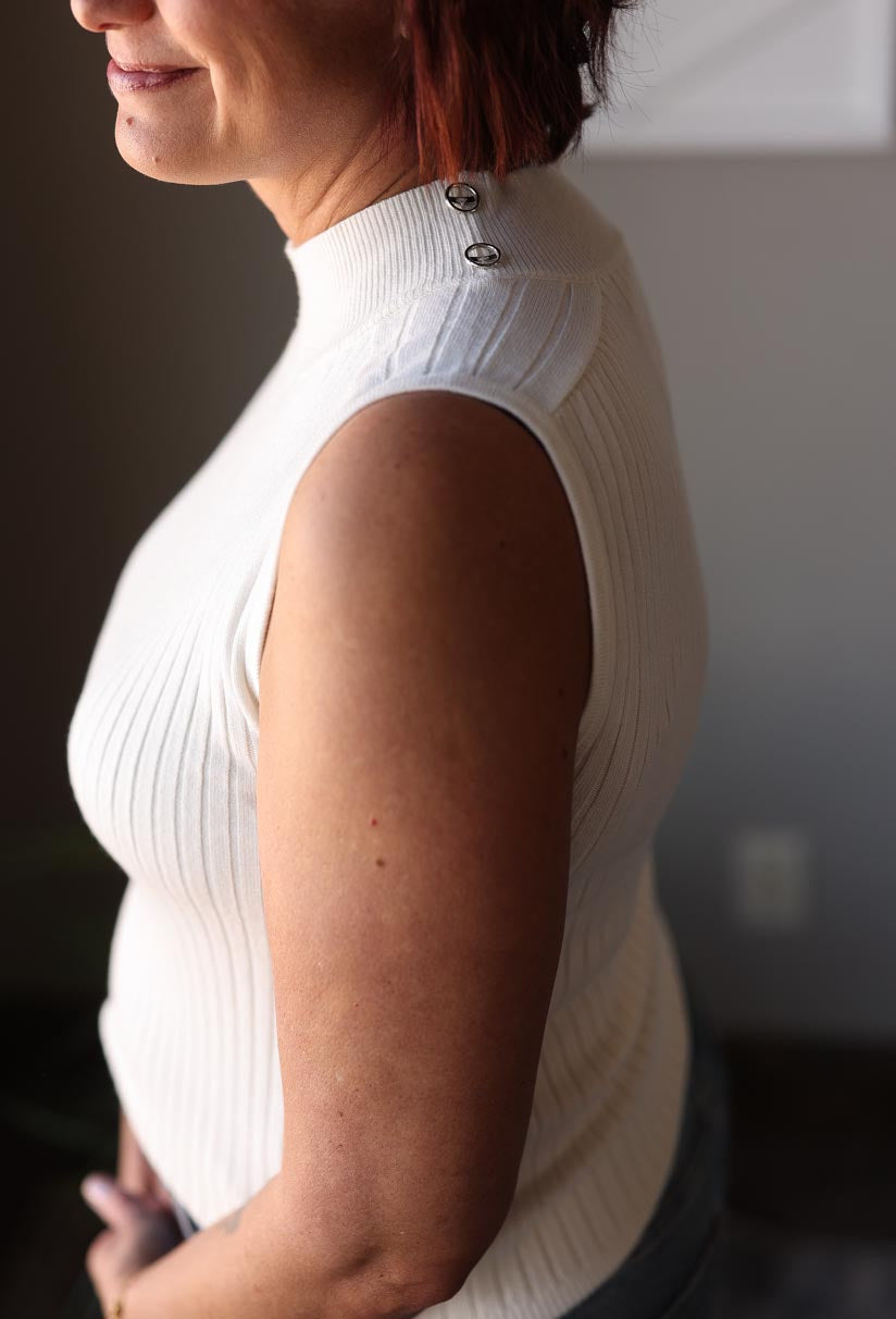 White Ribbed Mockneck Sleeveless Sweater; XS-Lg