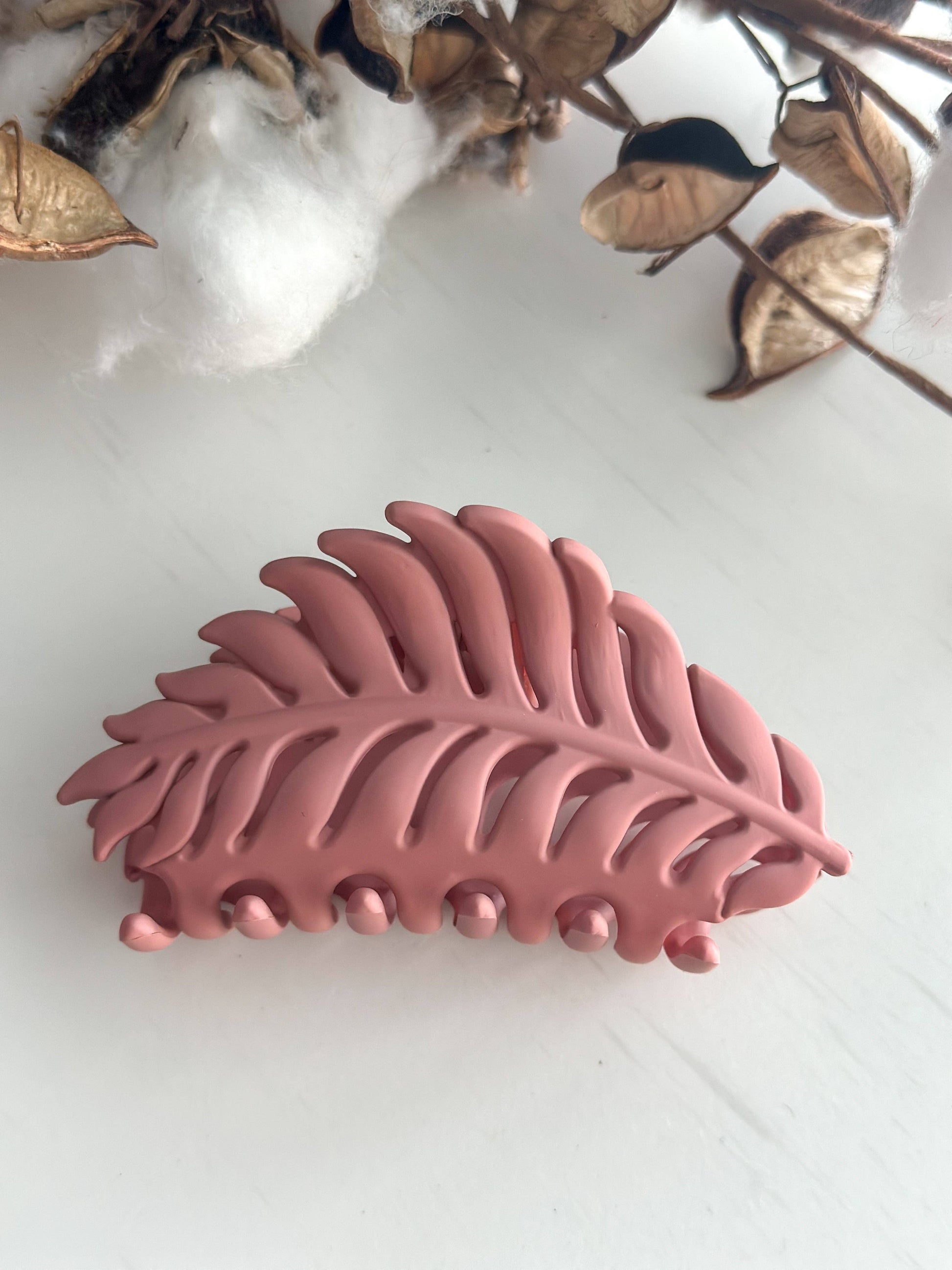 Our Leaf Hair Claw is the perfect addition to your upcoming Fall wardrobe! These measure approximately 3.5" wide and come packaged in plastic wrap. 