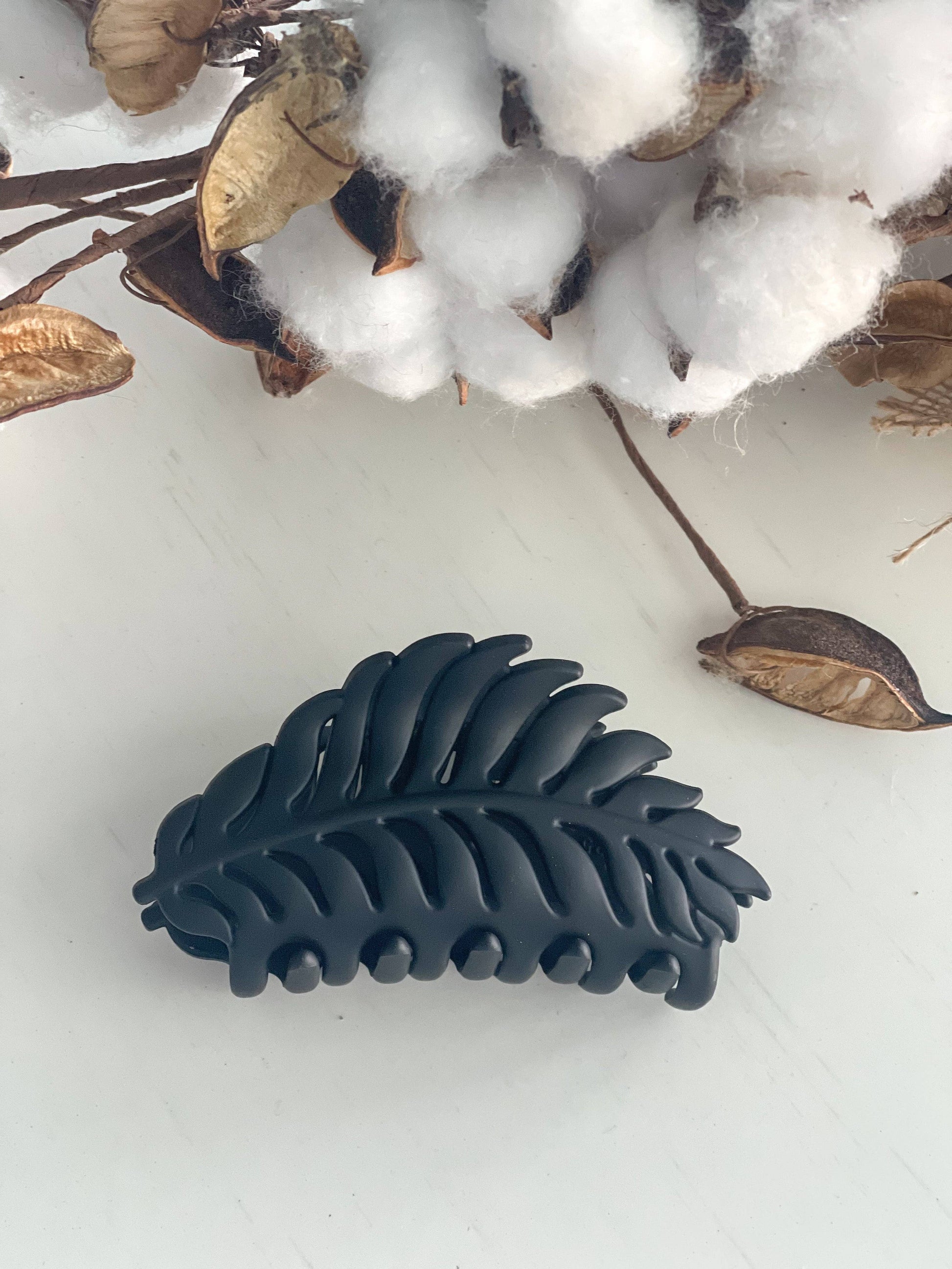 Our Leaf Hair Claw is the perfect addition to your upcoming Fall wardrobe! These measure approximately 3.5" wide and come packaged in plastic wrap. 