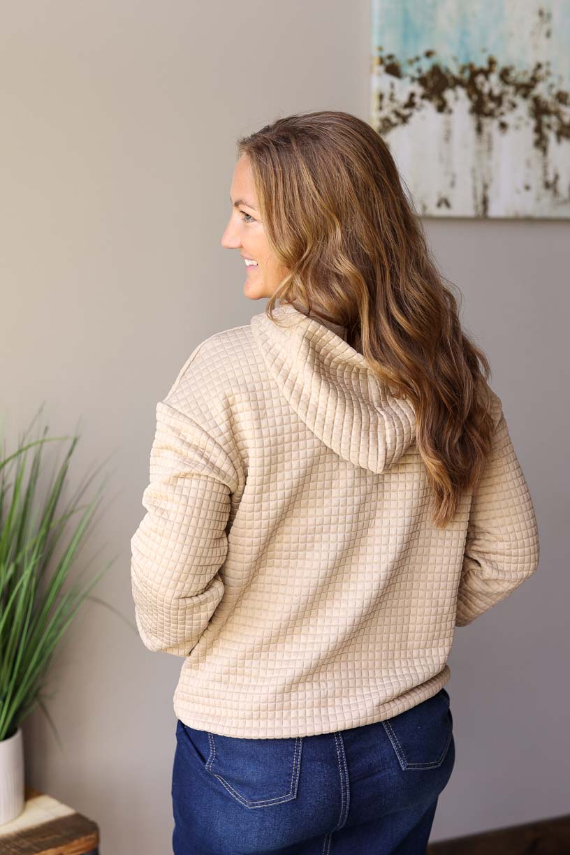 This unique Khaki Textured Pocket Hoodie is perfect for any occasion! With its beige khaki hue, pockets, and lattice quilt texture, you'll stay warm and lookin' stylish while running errands or just chilling at home with Classy Closet's Fall Winter Fashion. 