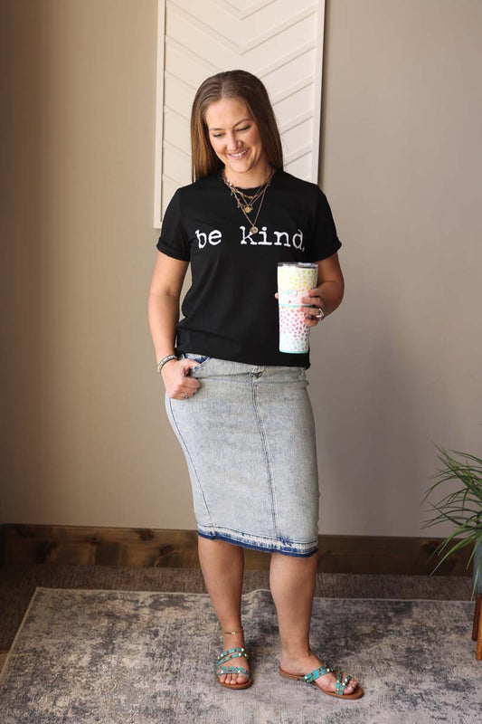 Stay inspired with our Black "Be Kind" Tee. Available in S-2XL PLUS, this everyday staple will remind you to spread kindness everywhere you go. Simple and inspiring, this tee is a must-have addition to your wardrobe. Classy Closet Hull Iowa Boutique for Modest Fashion