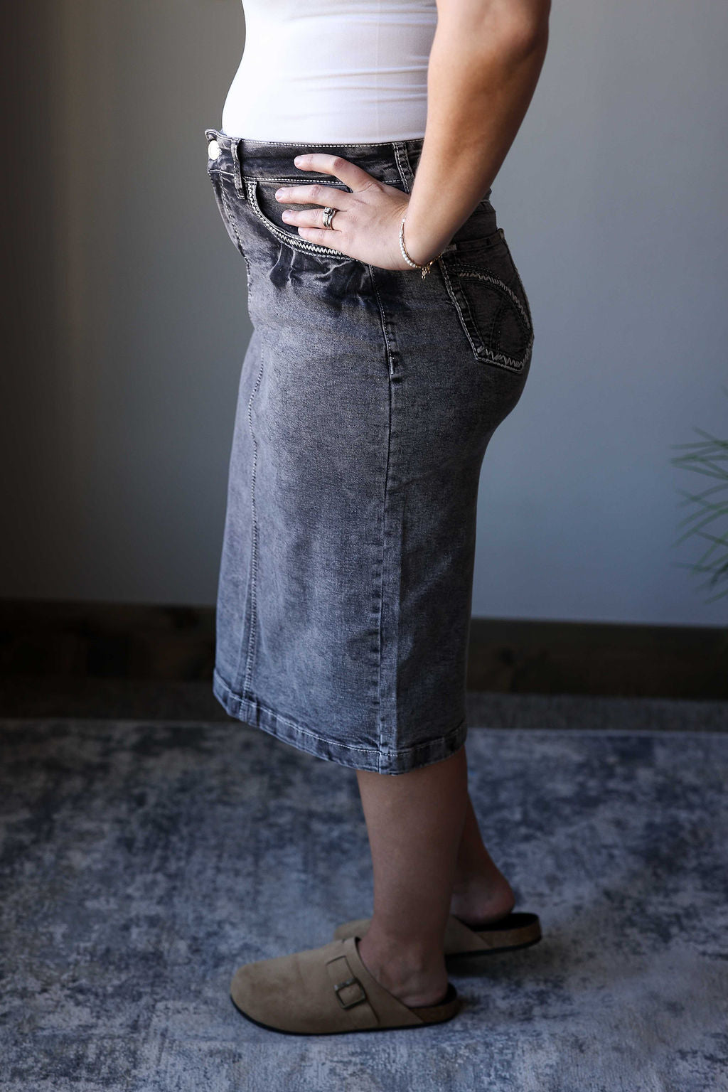 Black Mineral Heavy Stitching Denim Skirt