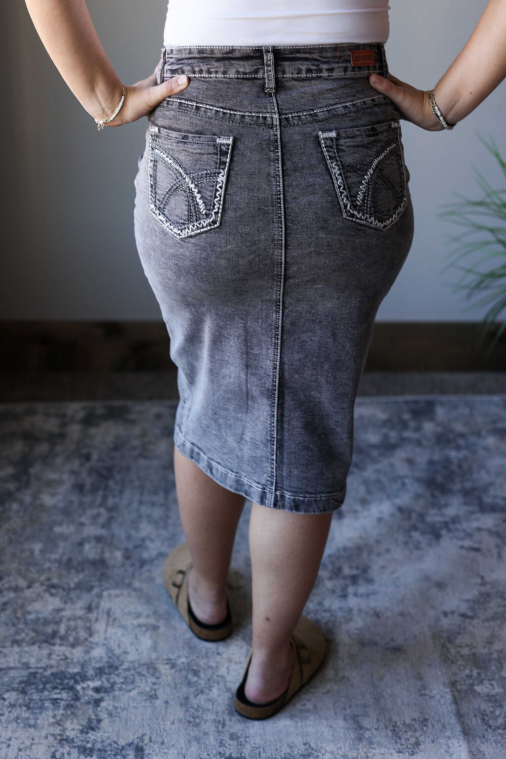 Black Mineral Heavy Stitching Denim Skirt