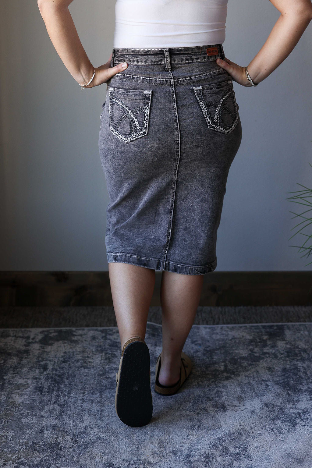 Black Mineral Heavy Stitching Denim Skirt