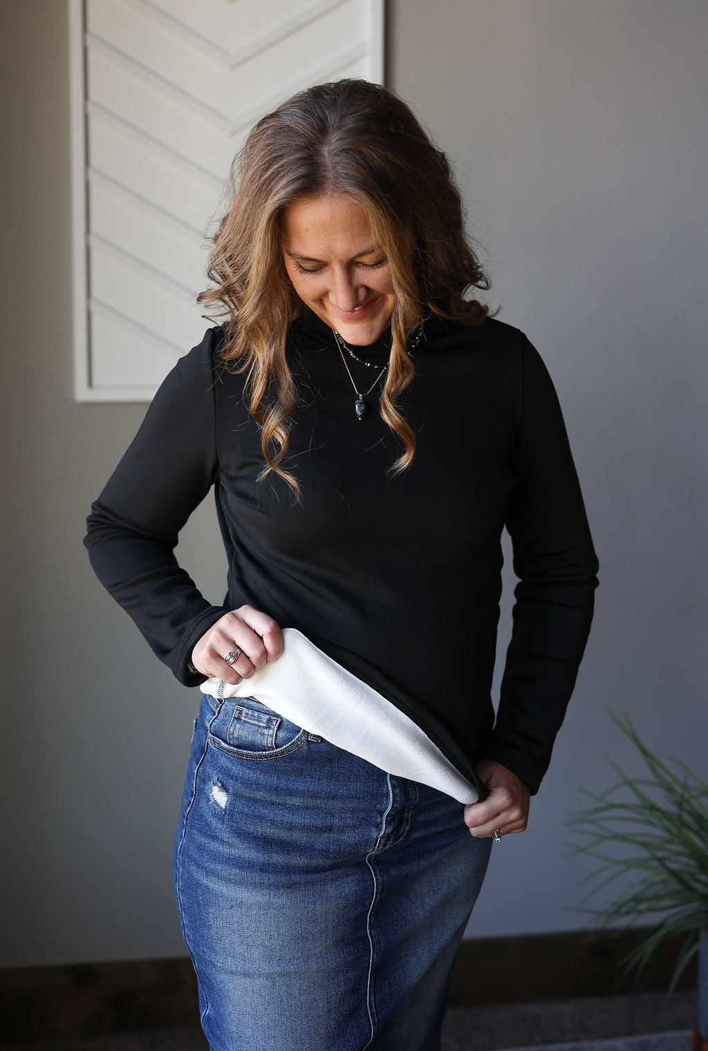 Stay warm and stylish with our Black Mock Neck Thermal Lined Top! Perfect for cold days, this sleek top features thermal lining and a slight mock neck. Dress it up or down effortlessly. This is a must for all my cold-bodied friends. Classy Closet online women's clothing boutique for trendy, cute, and affordable winter outfits. 