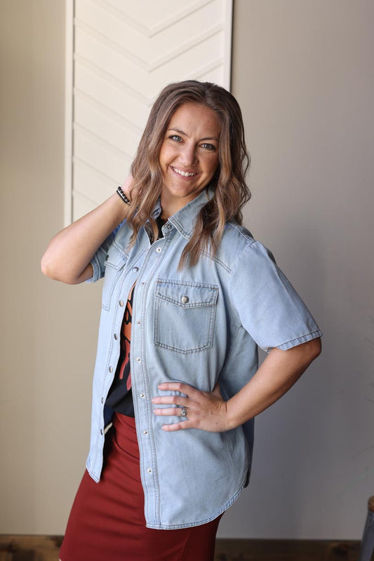This denim layering short sleeve top is the perfect mix of versatile and trendy with its light wash design. A staple piece for any wardrobe, it's the perfect addition for layering over both dresses and tops or as a standalone statement piece buttoned up. Step up your style with this awesome and unique denim top.