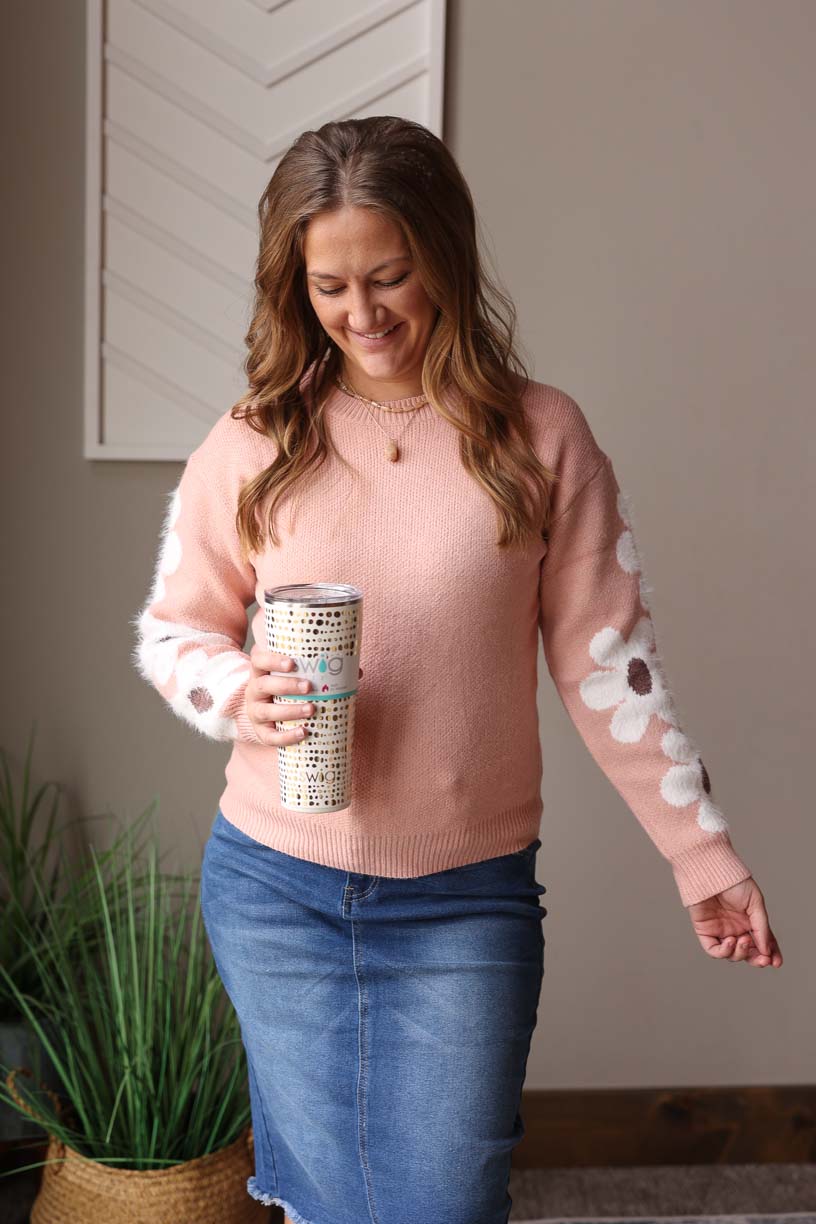Stay warm and stylish with our Dusty Pink Flower Sleeve Sweater! Combining simplicity and cuteness, this sweater is the perfect addition to your wardrobe. Its cheerful design will brighten up your day while keeping you cozy. Say goodbye to cold temps and hello to effortless fashion! Classy Closet online women's clothing boutique for cute mom outfits & modest fashion. Hull, Iowa