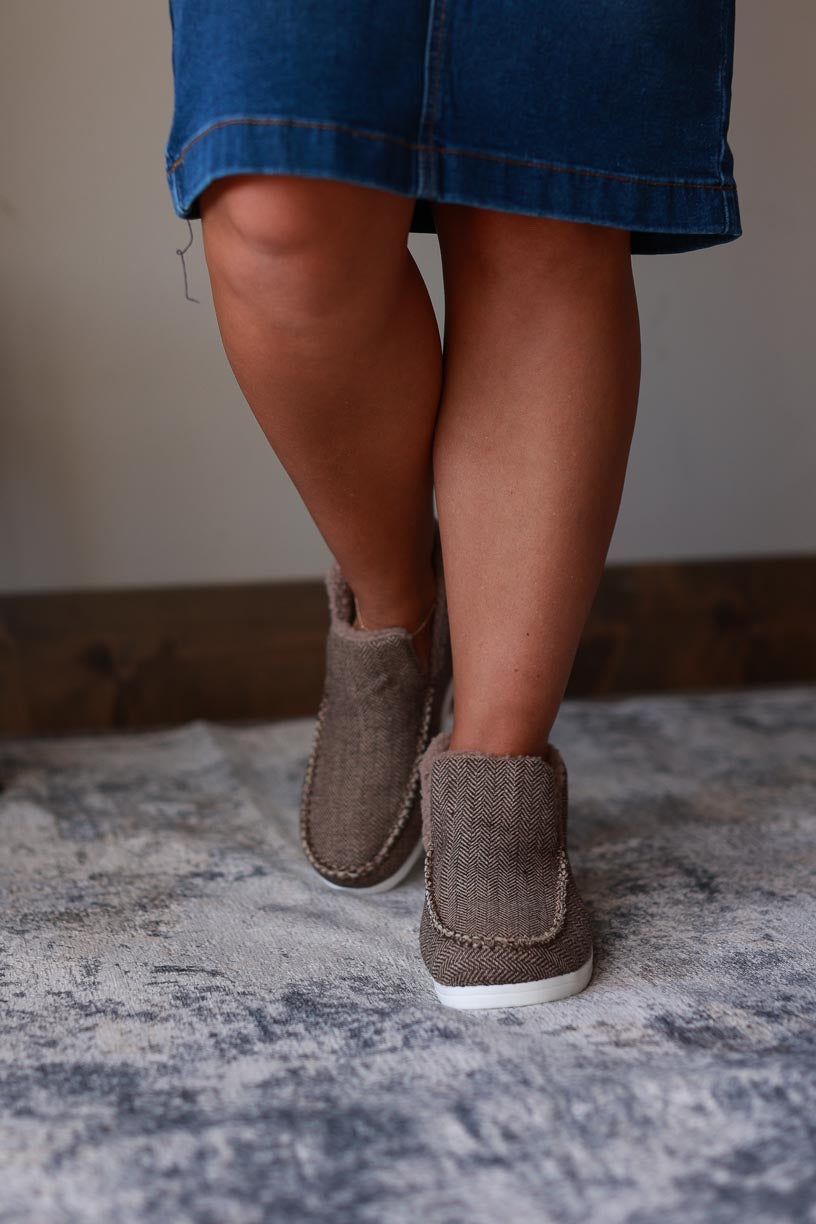 Stay warm and stylish this winter with the Brown Everyday Slip On Shoe. Featuring a fur-lined design and side slits for improved air flow, this shoe is your go-to for both comfort and style. Perfect for everyday wear, you won't sacrifice comfort for style with these slip on shoes.