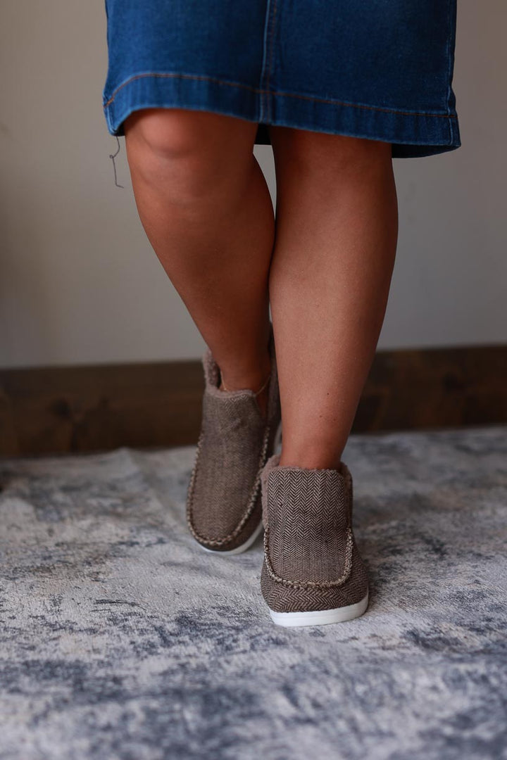 classy sneaker