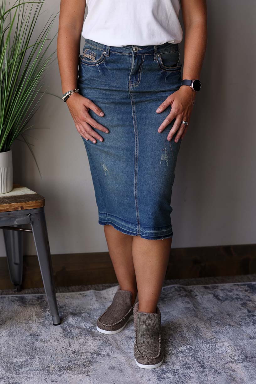 This Julia Brown Pocket Denim Skirt is sure to become your favorite versatile piece! The classic denim style features detailed brown stitching on the back pockets and very slight distress marks on the front for fall winter fashion at Classy Closet Women's Boutique.