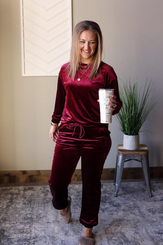 Stay cozy and stylish in our Burgandy Velvet Lounge Set. Perfect for the cold season and even Valentine's Day. Classy Closet online women's clothing boutique