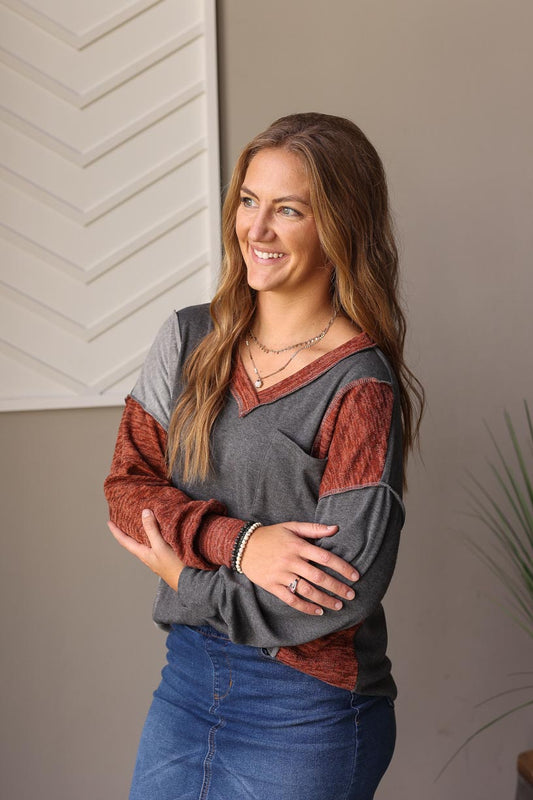 Brown V-Neck Colorblock Pullover Top is perfect for any busy morning. It features a warm, colorblock pattern in a combination of charcoal and chestnut, for a stylish and comfortable look.