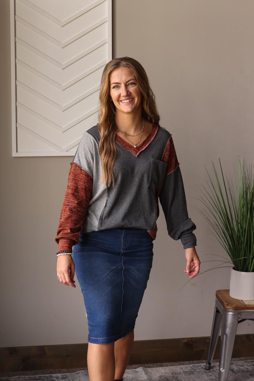 Brown V-Neck Colorblock Pullover Top is perfect for any busy morning. It features a warm, colorblock pattern in a combination of charcoal and chestnut, for a stylish and comfortable look. Classy CLoset Women's Winter Fashion Outfits