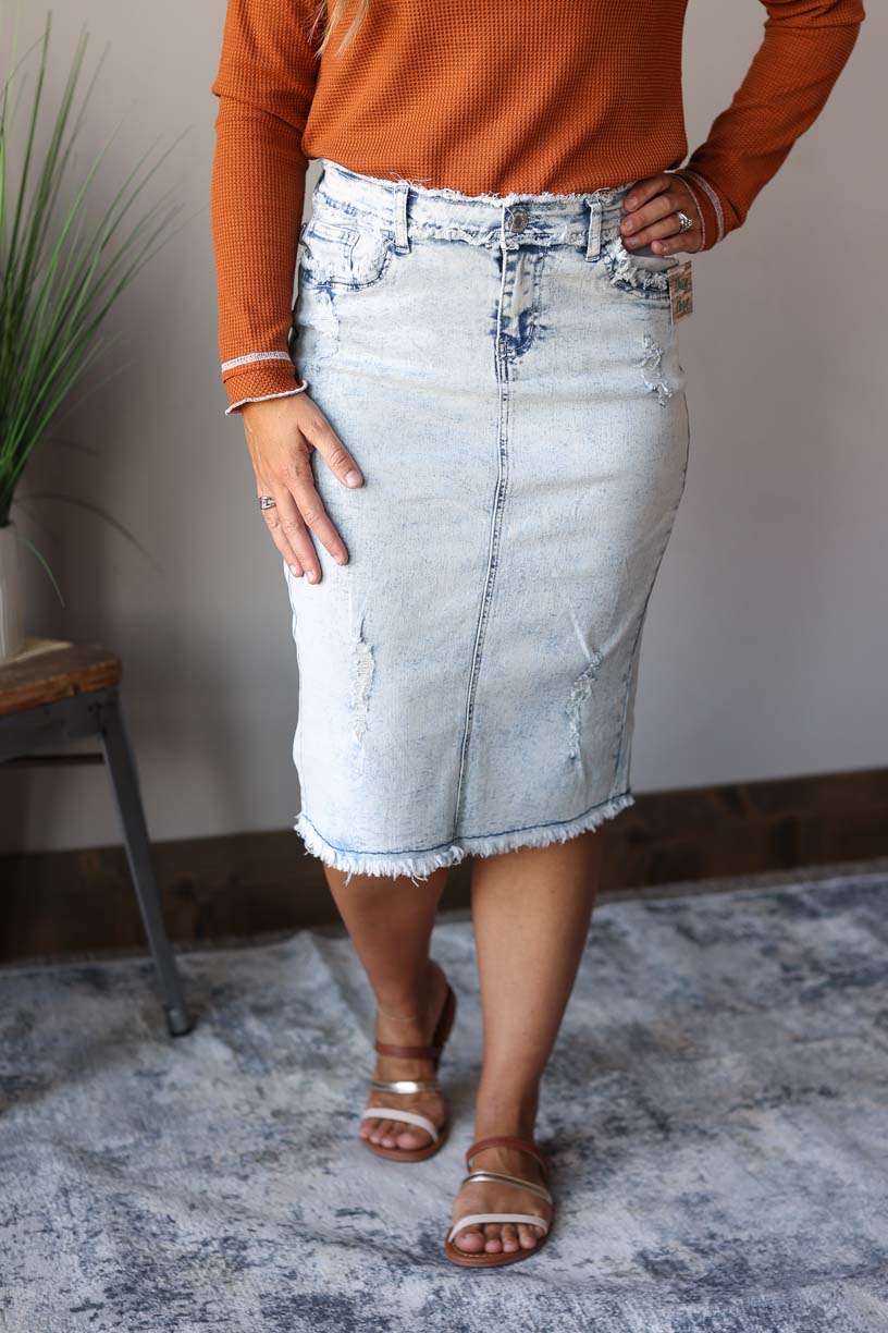 Light Mineral Wash Stretch Denim Skirt Boutique Skirt for Women Such a fun skirt for casual summer outfits! Featuring the trending mineral wash detail, cute back pockets, fray hem and edges front tuck styles.
