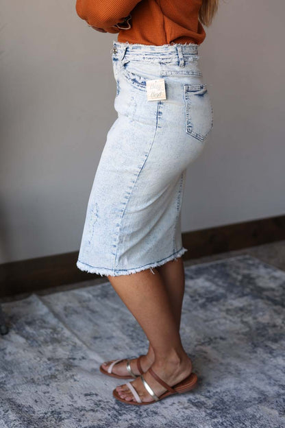 Light Mineral Wash Stretch Denim Skirt Boutique Skirt for Women Such a fun skirt for casual summer outfits! Featuring the trending mineral wash detail, cute back pockets, fray hem and edges front tuck styles.