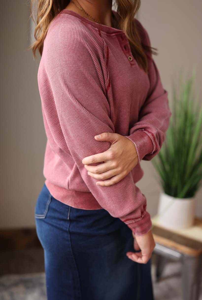 Mauve Waffle Henley Sweatshirt is sure to keep you comfortable and stylish. With its lighter weight and 3-button henley detail, you can look and feel your best. Classy Closet Online Boutique Modest Fashion