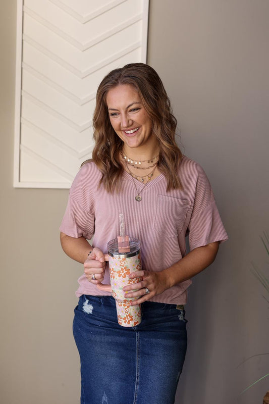 This super cute mauve V-neck top is perfect for everyday wear or dressing up for work. The corded fabric detail adds a fun texture, while the front chest pocket and dropped shoulder seam details add a touch of style. Perfect for effortless and versatile looks.