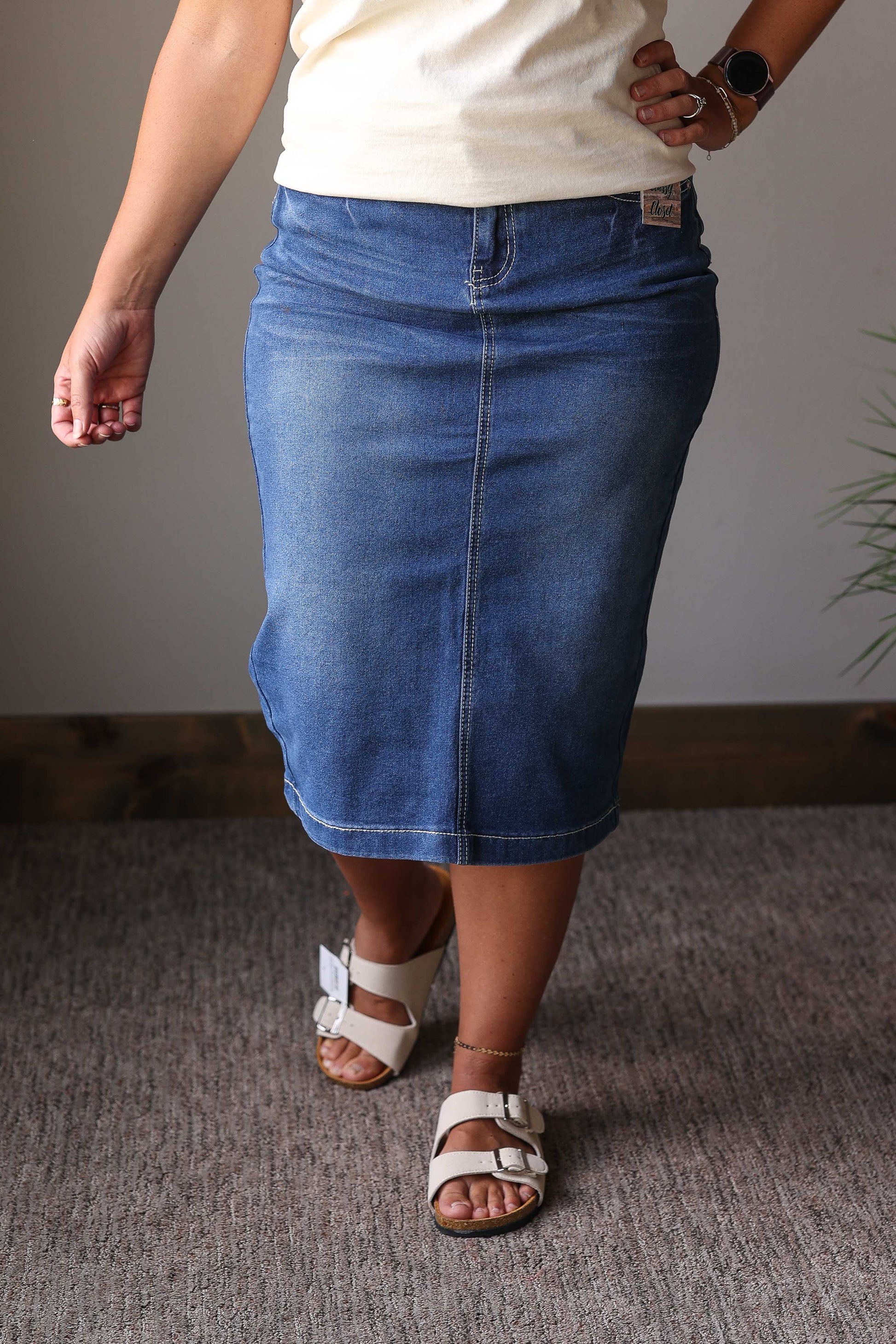 Our Medium Wash Denim Skirt keeps it classic and comfy with fun stitching and everyday stretch.