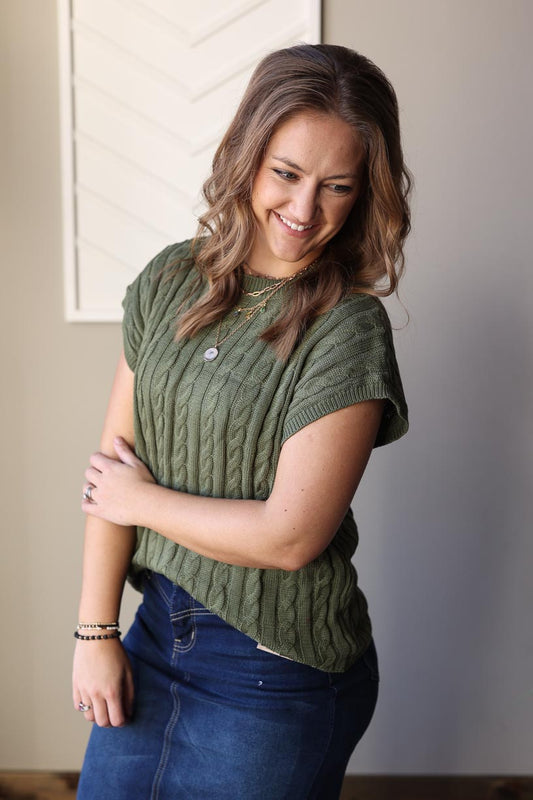 Get trendy and comfortable with our Jungle Green Short Sleeve Sweater. Perfect for any style, wear it alone or layer it with a basic long sleeve tee or denim jacket. Stay warm and stylish with this cute short sleeve sweater for winter spring outfits.