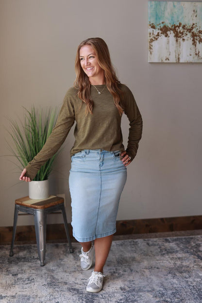 Green Crewneck Long Sleeve Top | Casual Everyday Style Women's Modest Fashion at Classy Closet Online Boutique Near Me Iowa
