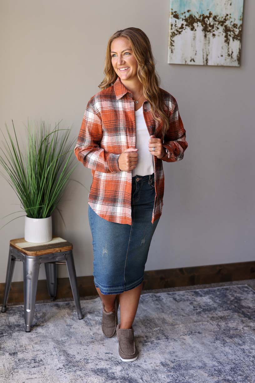 Keep cozy in style with this rust plaid button-up shacket top! Classy Closet Women's Fall Winter Fashion Style Online Boutique