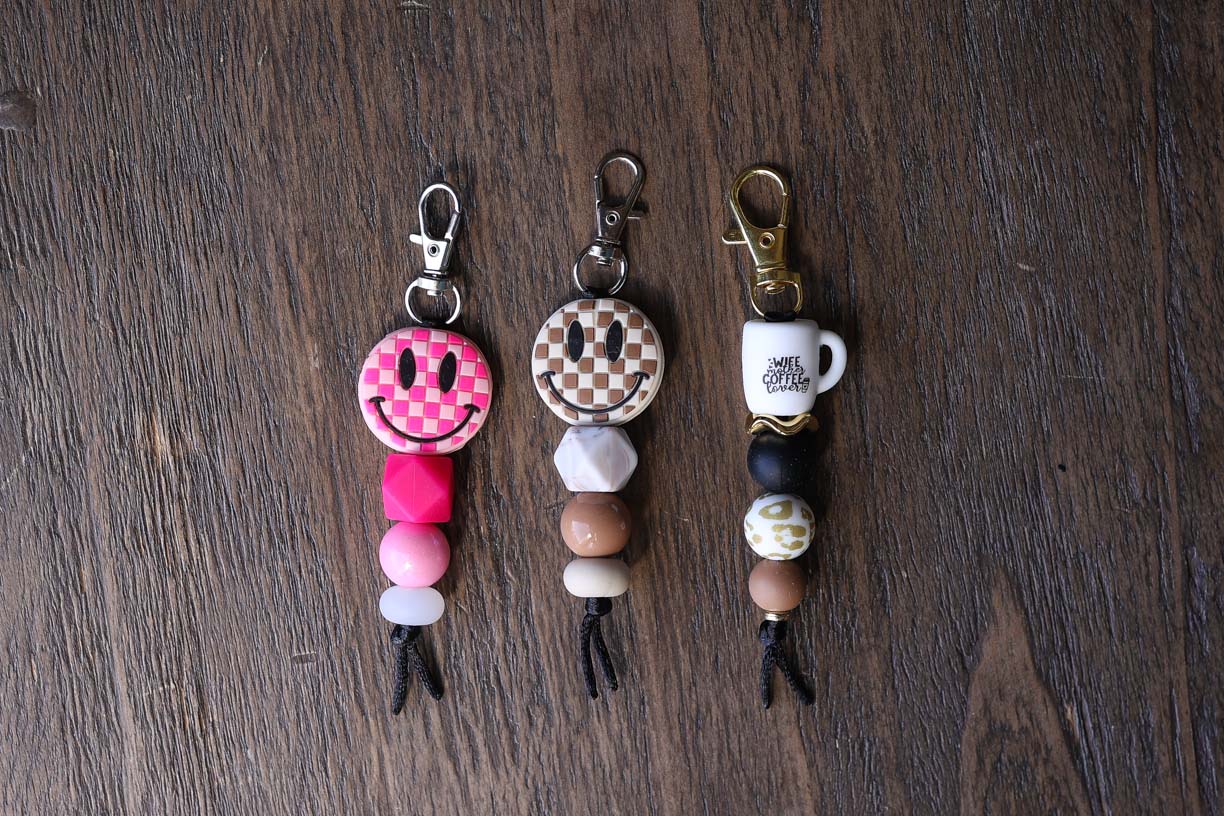 Checkered Smiley Silicone Bead Keychain&nbsp;
Gifts for her of all ages!