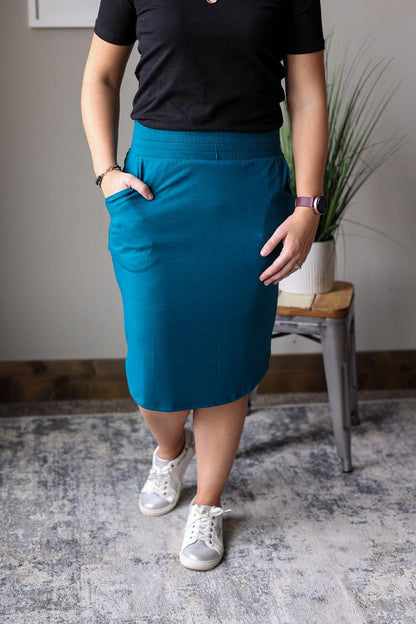 Stay comfortable and cute in our Teal Elastic Waist Tulip Hem Skirt. With a wide elastic waistband, side pockets, and side slits, it's perfect for everyday wear. The light-weight fabric and vibrant teal color add a pop of style to your wardrobe effortlessly. Classy Closet Women's Skirt Boutique in Iowa for Modest Fashion