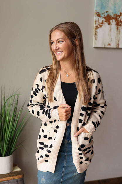 Stay cozy (and stylish!) in this leopard print cardigan that can take you from the office to a day out with friends. Classy CLoset Online Casual Fall Winter Fashion for WOmen's Modest Style