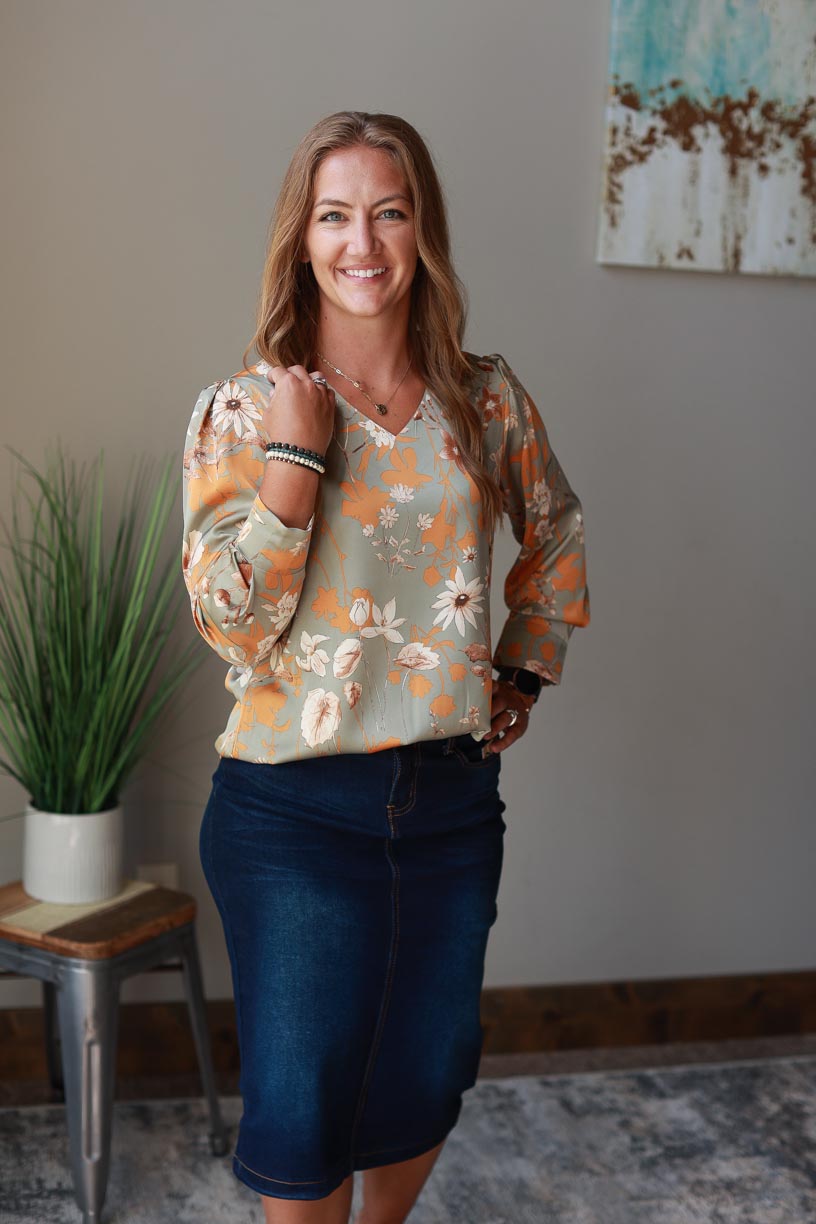 Elevate your wardrobe with this luxurious gray floral blouse! Made with dressy three-quarter sleeves, this silky top has a pretty fall floral print - ideal for everything from business meetings to special occasions and beyond. Feel confident and stylish in this top.