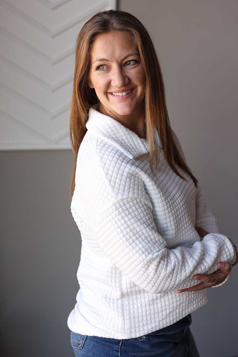 White Quilted Textured Collared Top: XL