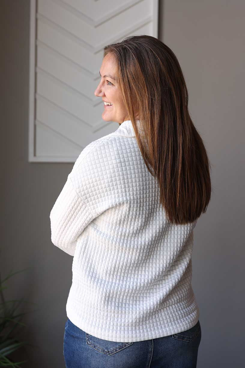 White Quilted Textured Collared Top: XL