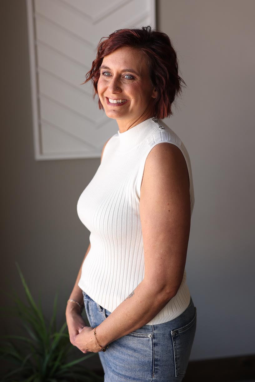 White Ribbed Mockneck Sleeveless Sweater; XS-Lg