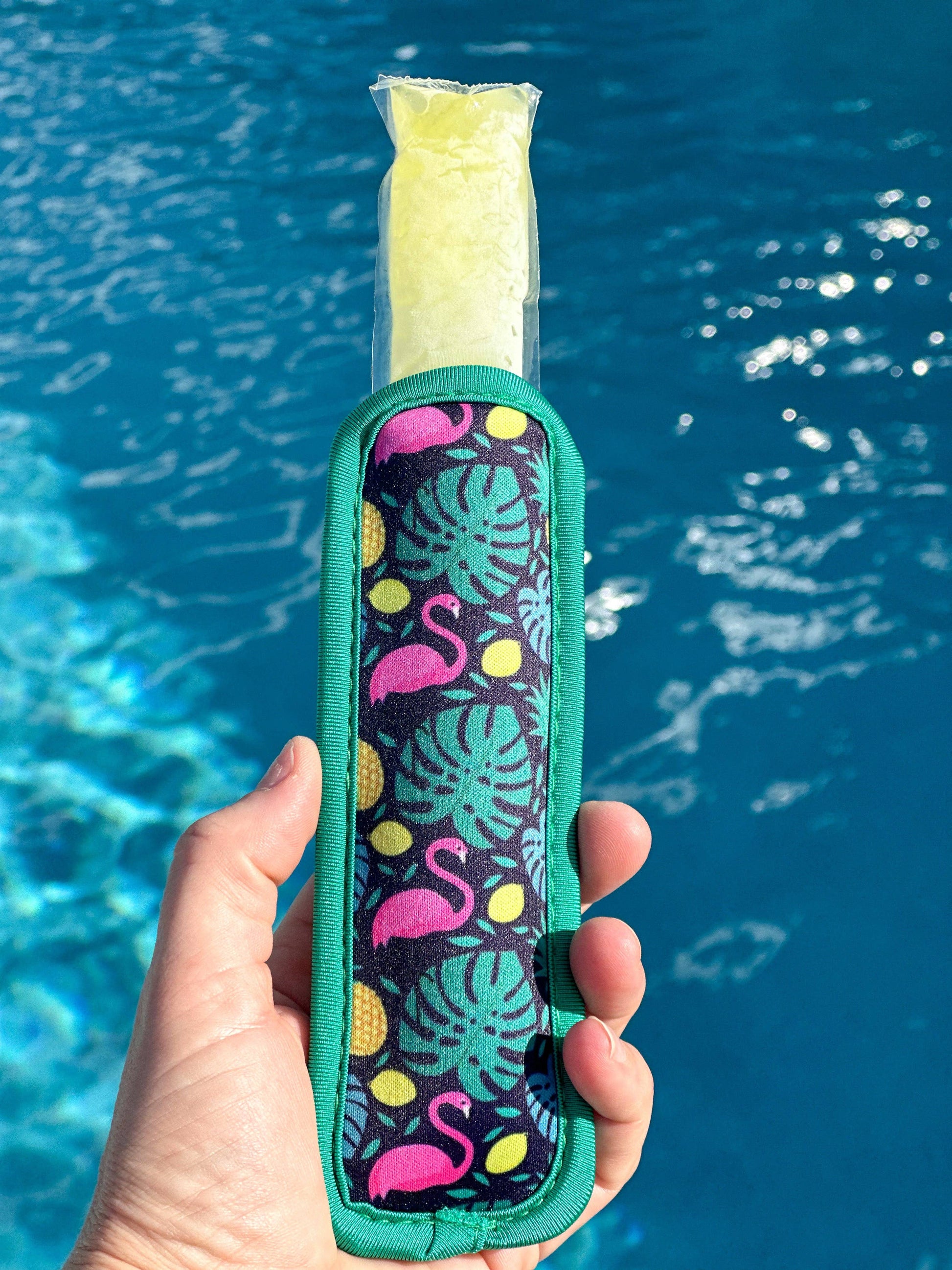 The perfect little popsicle holder!&nbsp; -Neoprene Insulated&nbsp; -Measures approximately 7" x 2 1/4"&nbsp;