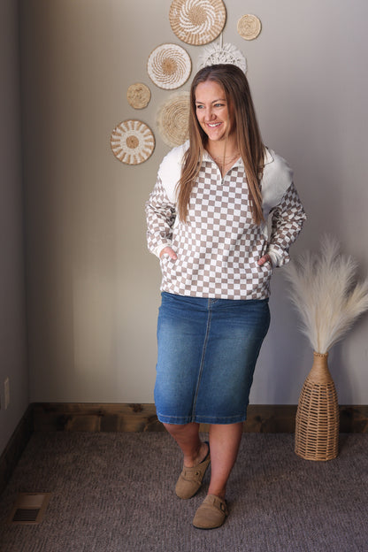 White and Mocha Checkered Quarter Zip Sweatshirt — Cozy Relaxed Fit