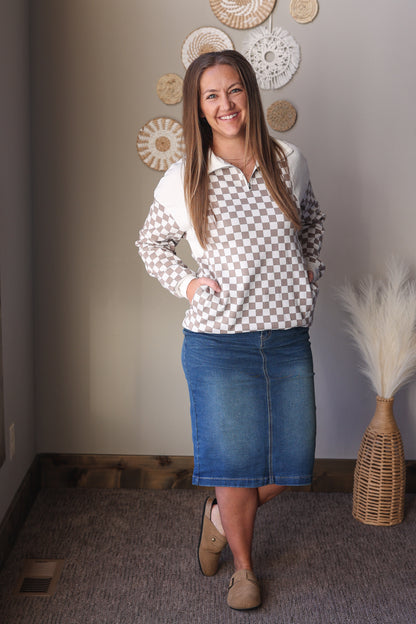 White and Mocha Checkered Quarter Zip Sweatshirt — Cozy Relaxed Fit