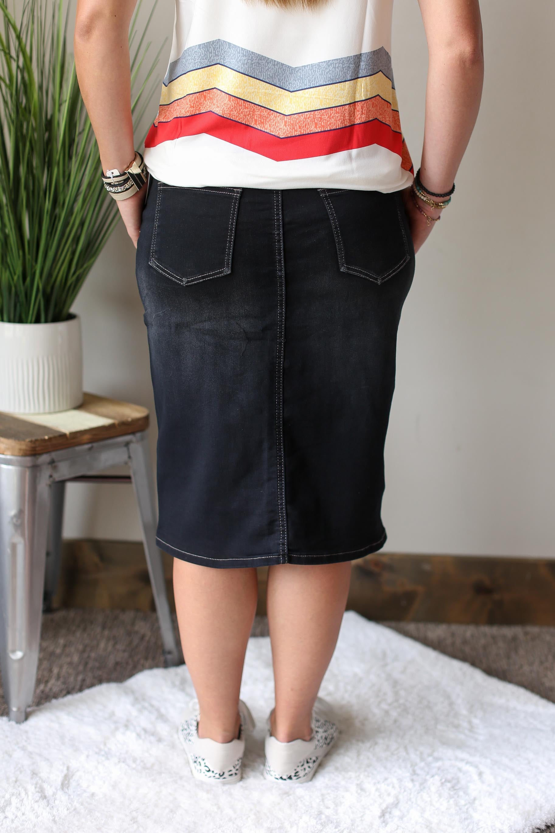 Black Elastic Waist Knee Length Skirt