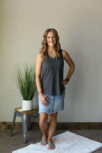 BLACK CHARCOAL POCKET V-NECK TANK TOP FOR SUMMER CASUAL OUTFIT CLASSY CLOSET ONLINE BOUTIQUE NEAR ME