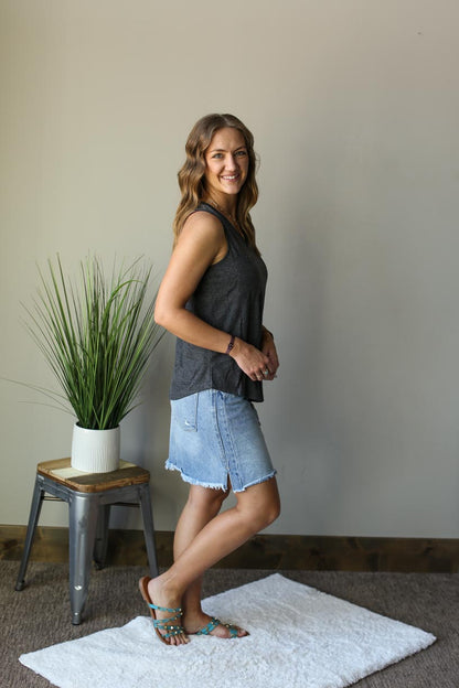 BLACK CHARCOAL POCKET V-NECK TANK TOP FOR SUMMER CASUAL OUTFIT CLASSY CLOSET ONLINE BOUTIQUE NEAR ME